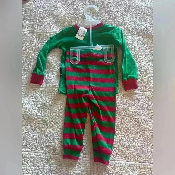The Children’s Place Holiday Elf Pajama Set Size 6-9 Months NWT 100% Cotton - Picture 2 of 6